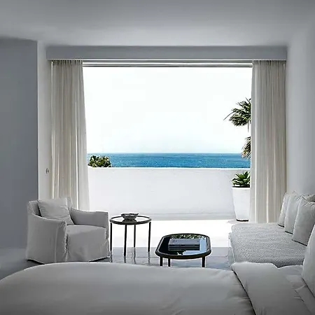 Otel Mykonos Blu, A To Live Ano Mera