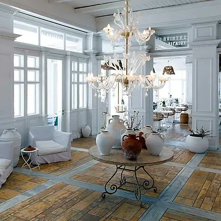Otel Mykonos Blu, A To Live Ano Mera