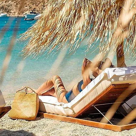 Otel Mykonos Blu, A To Live Ano Mera