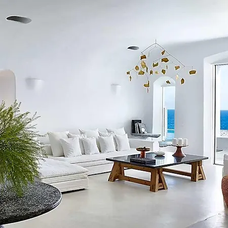 Otel Mykonos Blu, A To Live