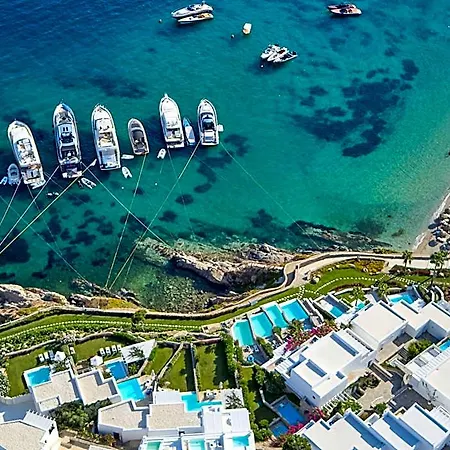 Otel Mykonos Blu, A To Live
