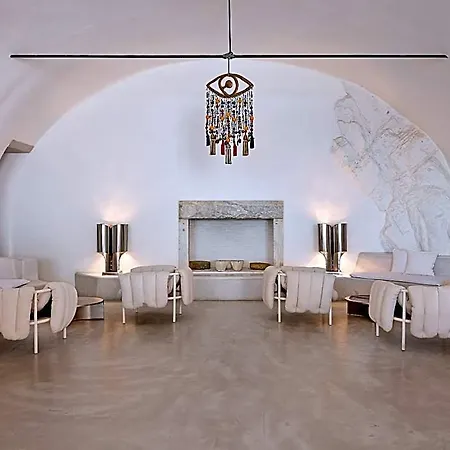 Mykonos Blu, A To Live Ano Mera