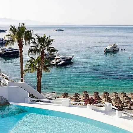 Otel Mykonos Blu, A To Live