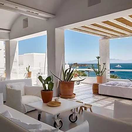 Mykonos Blu, A To Live Ano Mera