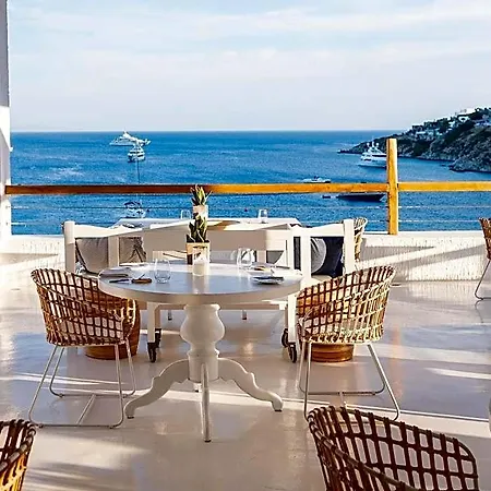 Otel Mykonos Blu, A To Live